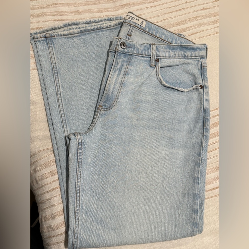 Abercrombie Low Rise Baggy Jean - Light - Picture 4 of 5